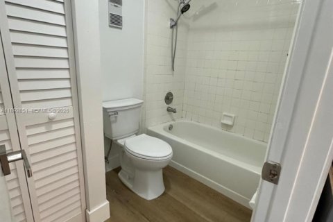 Снять в аренду виллу или дом в Майами, Флорида 3 спальни, 175.59м2, № 2033123 - фото 15