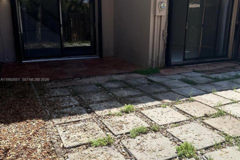 Снять в аренду виллу или дом в Майами, Флорида 3 спальни, 175.59м2, № 2033123 - фото 24