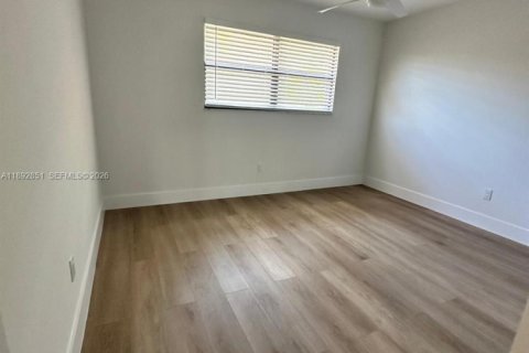 Снять в аренду виллу или дом в Майами, Флорида 3 спальни, 175.59м2, № 2033123 - фото 14