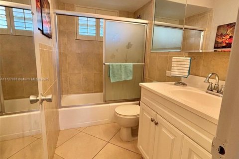 Condominio en venta en Hallandale Beach, Florida, 1 dormitorio, 82.68 m2 № 1940113 - foto 27