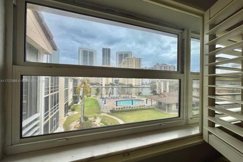Condominio en venta en Hallandale Beach, Florida, 1 dormitorio, 82.68 m2 № 1940113 - foto 22