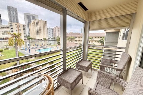 Condominio en venta en Hallandale Beach, Florida, 1 dormitorio, 82.68 m2 № 1940113 - foto 2