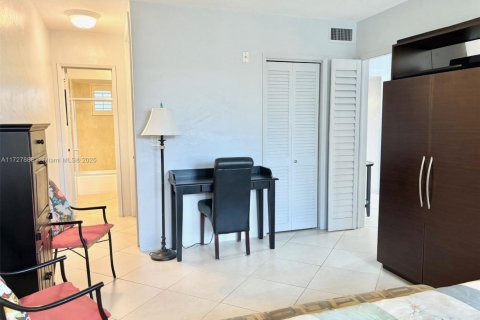 Condominio en venta en Hallandale Beach, Florida, 1 dormitorio, 82.68 m2 № 1940113 - foto 23