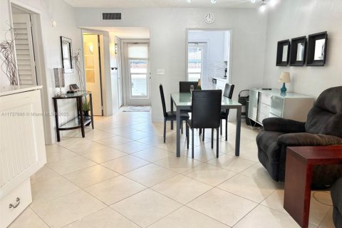 Condominio en venta en Hallandale Beach, Florida, 1 dormitorio, 82.68 m2 № 1940113 - foto 11