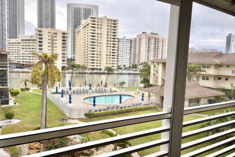 Condominio en venta en Hallandale Beach, Florida, 1 dormitorio, 82.68 m2 № 1940113 - foto 1