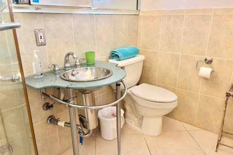 Condominio en venta en Hallandale Beach, Florida, 1 dormitorio, 82.68 m2 № 1940113 - foto 29