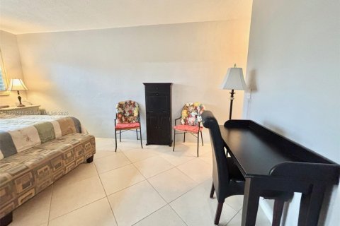 Condominio en venta en Hallandale Beach, Florida, 1 dormitorio, 82.68 m2 № 1940113 - foto 25