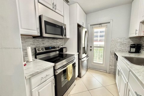 Condominio en venta en Hallandale Beach, Florida, 1 dormitorio, 82.68 m2 № 1940113 - foto 7
