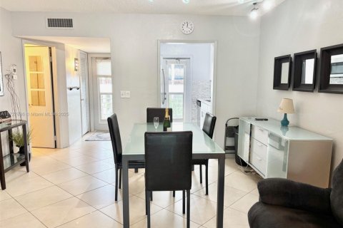 Condominio en venta en Hallandale Beach, Florida, 1 dormitorio, 82.68 m2 № 1940113 - foto 16