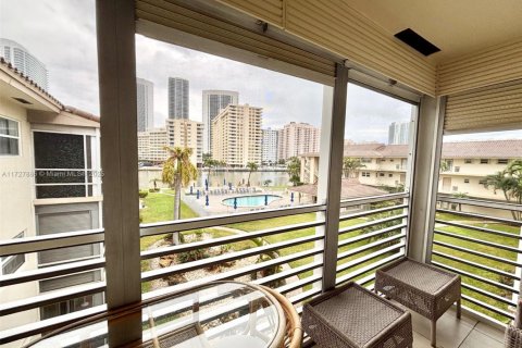 Condominio en venta en Hallandale Beach, Florida, 1 dormitorio, 82.68 m2 № 1940113 - foto 3