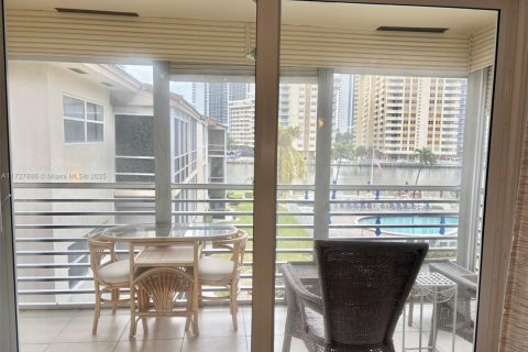 Condominio en venta en Hallandale Beach, Florida, 1 dormitorio, 82.68 m2 № 1940113 - foto 4