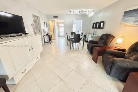 Condominio en venta en Hallandale Beach, Florida, 1 dormitorio, 82.68 m2 № 1940113 - foto 9