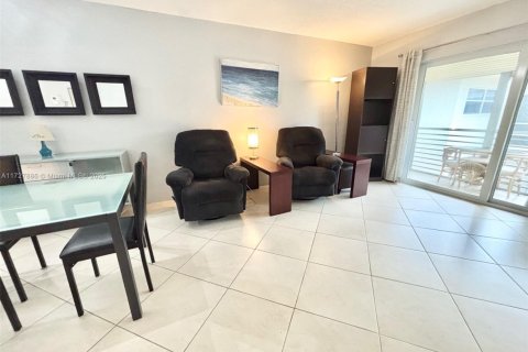 Condominio en venta en Hallandale Beach, Florida, 1 dormitorio, 82.68 m2 № 1940113 - foto 12