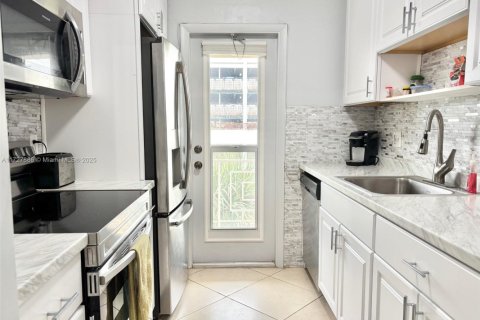 Condominio en venta en Hallandale Beach, Florida, 1 dormitorio, 82.68 m2 № 1940113 - foto 6