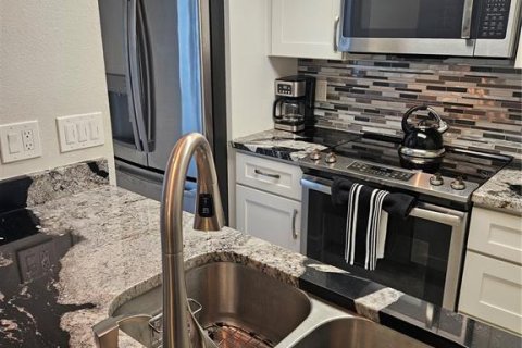 Condo in Madeira Beach, Florida, 1 bedroom  № 2097661 - photo 10