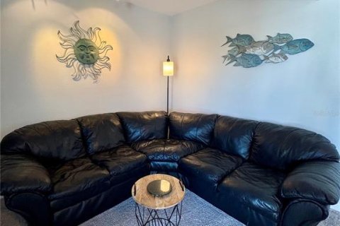 Condo in Madeira Beach, Florida, 1 bedroom  № 2097661 - photo 18