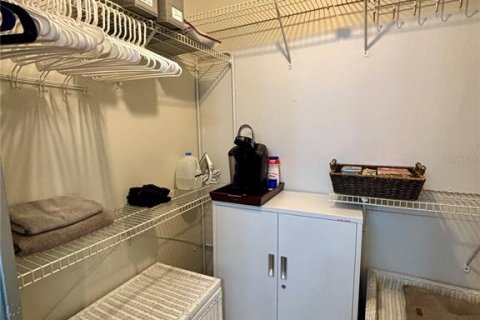 Condo in Madeira Beach, Florida, 1 bedroom  № 2097661 - photo 23