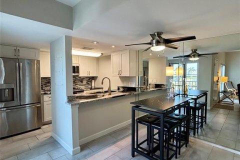 Condo in Madeira Beach, Florida, 1 bedroom  № 2097661 - photo 5