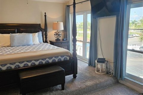 Condo in Madeira Beach, Florida, 1 bedroom  № 2097661 - photo 19