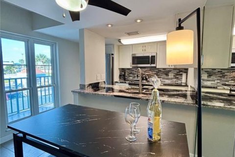 Condo in Madeira Beach, Florida, 1 bedroom  № 2097661 - photo 7