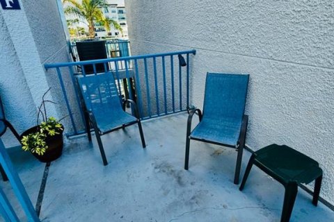 Condo in Madeira Beach, Florida, 1 bedroom  № 2097661 - photo 24