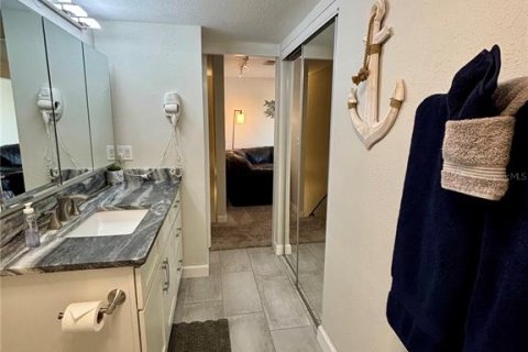 Condo in Madeira Beach, Florida, 1 bedroom  № 2097661 - photo 20