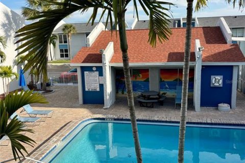Condo in Madeira Beach, Florida, 1 bedroom  № 2097661 - photo 28