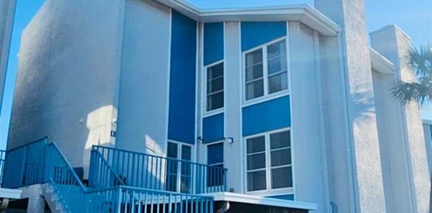 Condo in Madeira Beach, Florida, 1 bedroom  № 2097661