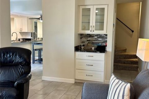 Condo in Madeira Beach, Florida, 1 bedroom  № 2097661 - photo 4