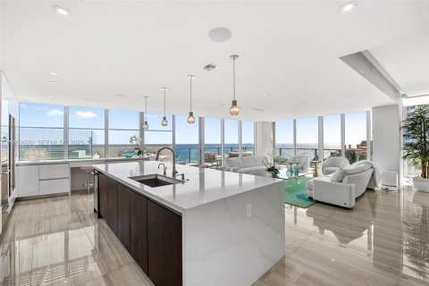 Condo in Fort Lauderdale, Florida, 4 bedrooms  № 2054096 - photo 13