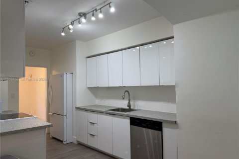 Купить виллу или дом в Корал-Гейблс, Флорида 3 спальни, 139.54м2, № 2027680 - фото 14