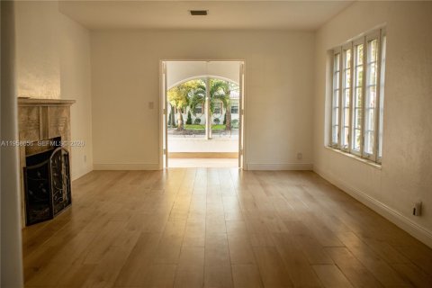 Купить виллу или дом в Корал-Гейблс, Флорида 3 спальни, 139.54м2, № 2027680 - фото 23