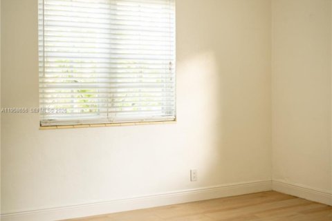 Купить виллу или дом в Корал-Гейблс, Флорида 3 спальни, 139.54м2, № 2027680 - фото 28