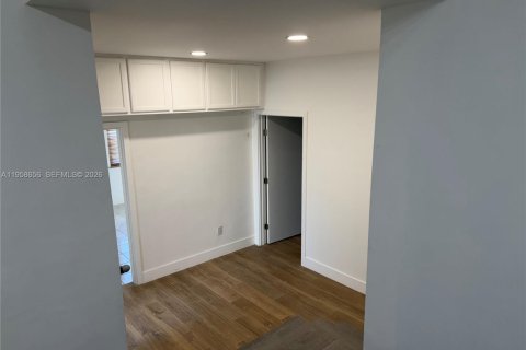 Купить виллу или дом в Корал-Гейблс, Флорида 3 спальни, 139.54м2, № 2027680 - фото 17