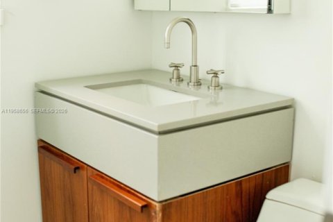 Купить виллу или дом в Корал-Гейблс, Флорида 3 спальни, 139.54м2, № 2027680 - фото 30