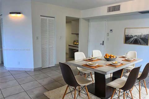 Condominio en alquiler en Aventura, Florida, 2 dormitorios, 106.84 m2 № 1953682 - foto 2