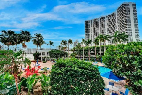 Condominio en alquiler en Aventura, Florida, 2 dormitorios, 106.84 m2 № 1953682 - foto 16