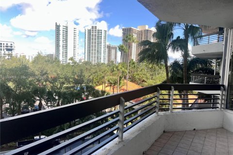 Condominio en alquiler en Aventura, Florida, 2 dormitorios, 106.84 m2 № 1953682 - foto 9