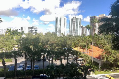 Condominio en alquiler en Aventura, Florida, 2 dormitorios, 106.84 m2 № 1953682 - foto 10