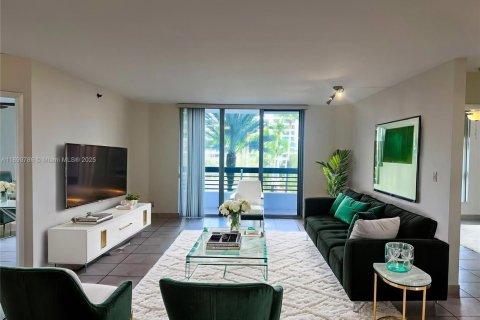 Condominio en alquiler en Aventura, Florida, 2 dormitorios, 106.84 m2 № 1953682 - foto 1