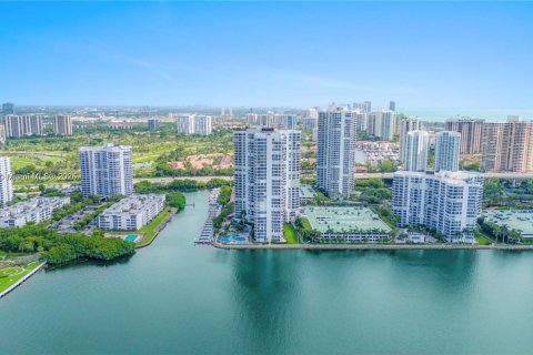 Condominio en alquiler en Aventura, Florida, 2 dormitorios, 106.84 m2 № 1953682 - foto 29