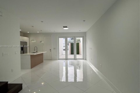 Townhouse in LANDMARK in Doral, Florida 4 bedrooms, 169.64 sq.m. № 2047797 - photo 9