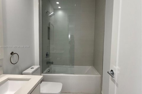 Townhouse in LANDMARK in Doral, Florida 4 bedrooms, 169.64 sq.m. № 2047797 - photo 15