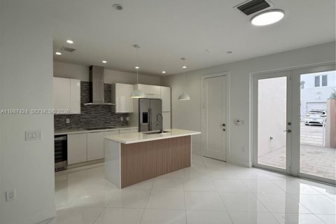 Townhouse in LANDMARK in Doral, Florida 4 bedrooms, 169.64 sq.m. № 2047797 - photo 10