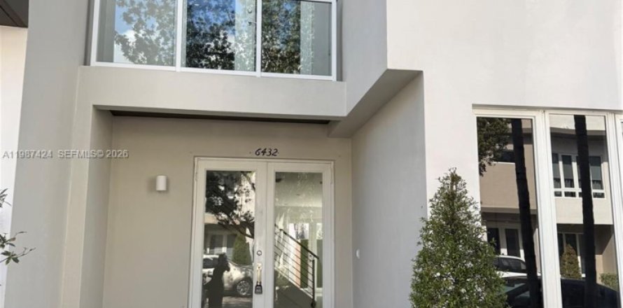 Townhouse in LANDMARK in Doral, Florida 4 bedrooms, 169.64 sq.m. № 2047797