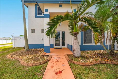 Купить виллу или дом в Майами-Гарденс, Флорида 3 спальни, 141.21м2, № 1973463 - фото 2