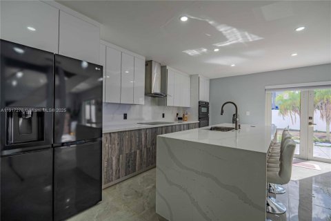 Купить виллу или дом в Майами-Гарденс, Флорида 3 спальни, 141.21м2, № 1973463 - фото 16