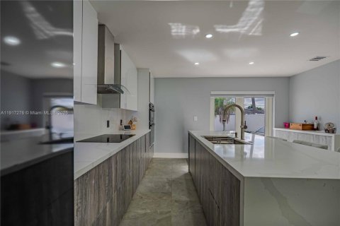Купить виллу или дом в Майами-Гарденс, Флорида 3 спальни, 141.21м2, № 1973463 - фото 15