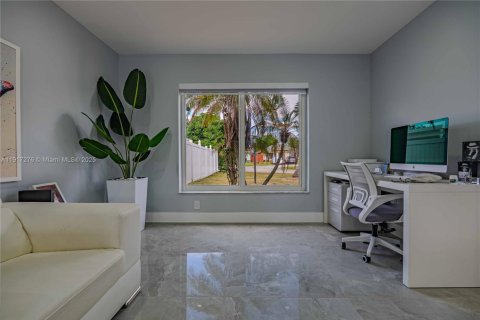 Купить виллу или дом в Майами-Гарденс, Флорида 3 спальни, 141.21м2, № 1973463 - фото 6