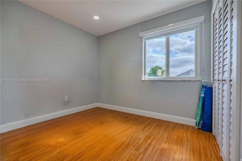 Купить виллу или дом в Майами-Гарденс, Флорида 3 спальни, 141.21м2, № 1973463 - фото 26